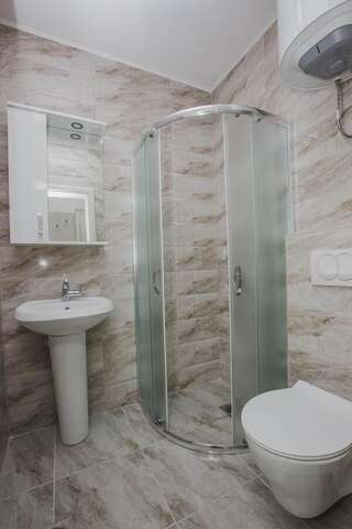 Отель Hotel Dapčević Цетине Двухместный номер с 1 кроватью или 2 отдельными кроватями и собственной ванной комнатой-7