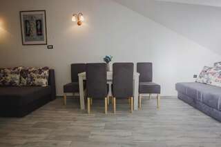 Отель Hotel Dapčević Цетине Четырехместный номер "Комфорт"-10