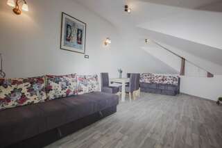 Отель Hotel Dapčević Цетине Четырехместный номер "Комфорт"-11