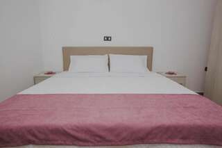 Отель Hotel Dapčević Цетине Двухместный номер с 1 кроватью или 2 отдельными кроватями и собственной ванной комнатой-18